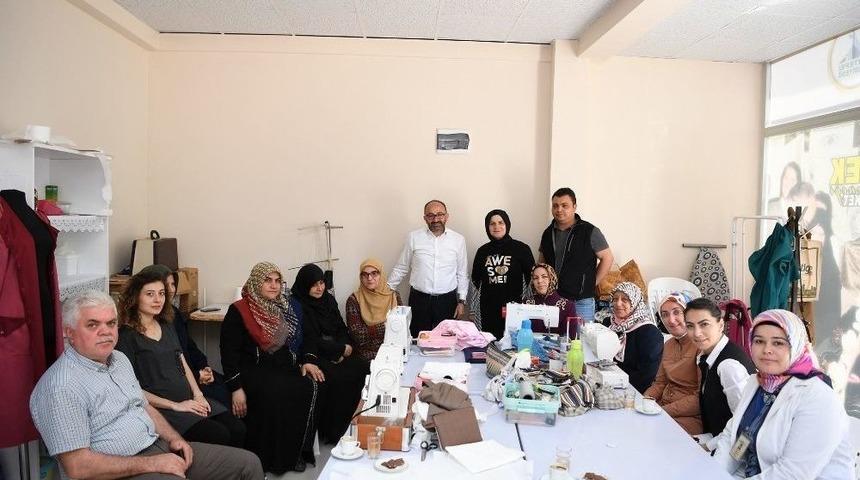 Başkan &Uuml;z&uuml;lmek, Kar-mek Kurslarını Ziyaret Etti