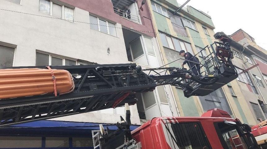 İşyerinde &Ccedil;ıkan Yangını Film İzler Gibi İzlediler