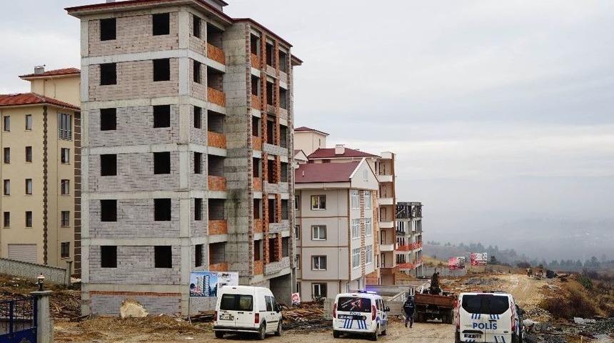 Asans&ouml;r Boşluğuna D&uuml;şen İş&ccedil;i Hayatını Kaybetti