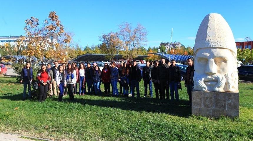 &Ouml;ğrenciler Adıyaman &Uuml;niversitesini Gezdi