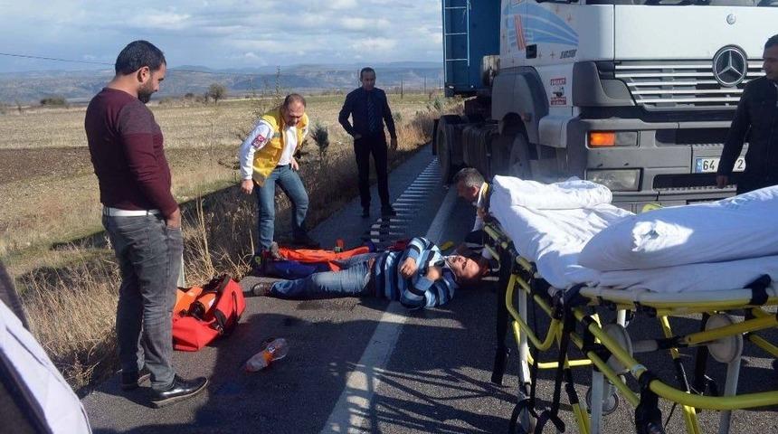 Kamyon Park Halindeki Tıra &Ccedil;arptı: 1 Yaralı