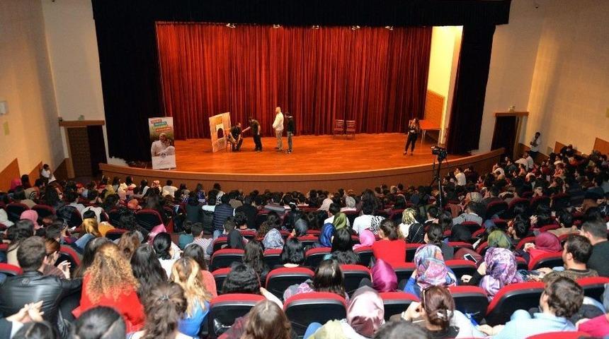 İşitme Engellilerin Sessiz &Ccedil;ığlıkları Tiyatroda