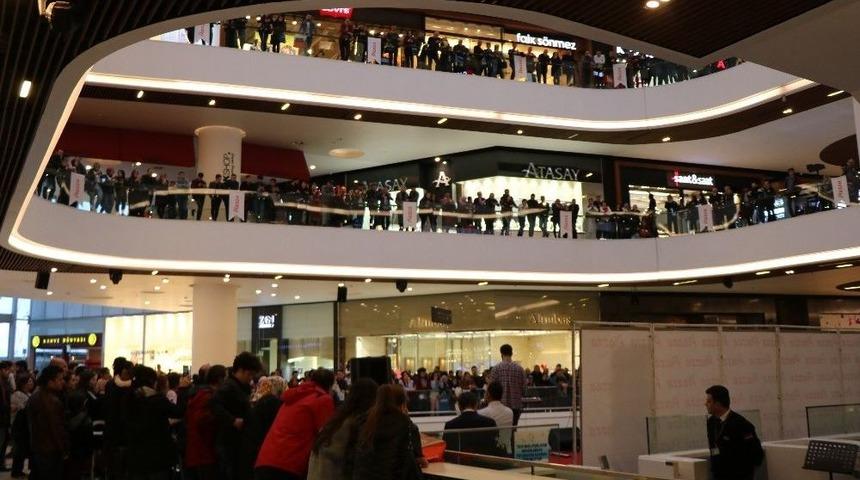 5&rsquo;inci Yılını Retrob&uuml;s&rsquo;le Kutladı