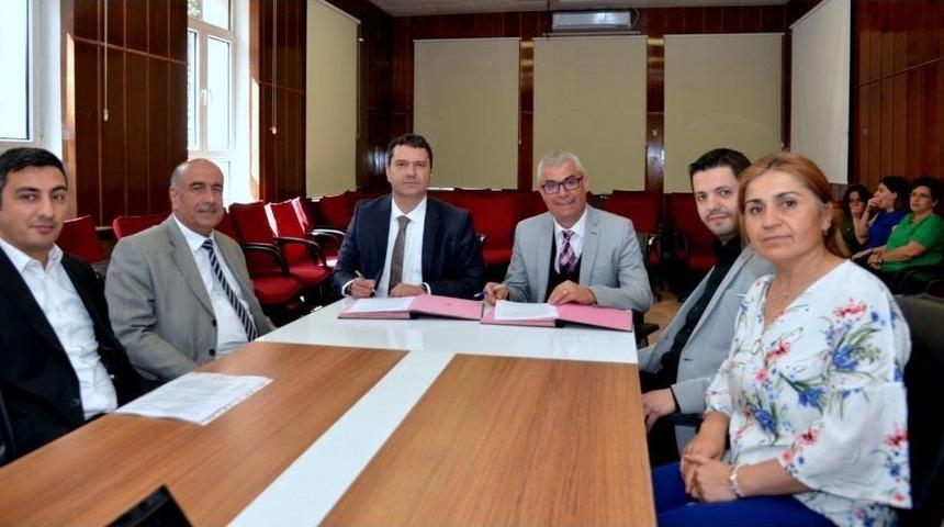 Cezaevinde Uygulanacak &rsquo;k&uuml;&ccedil;&uuml;k Adamlar Mutlu Oyunlar&rsquo; Projesinin Protokol&uuml; İmzalandı