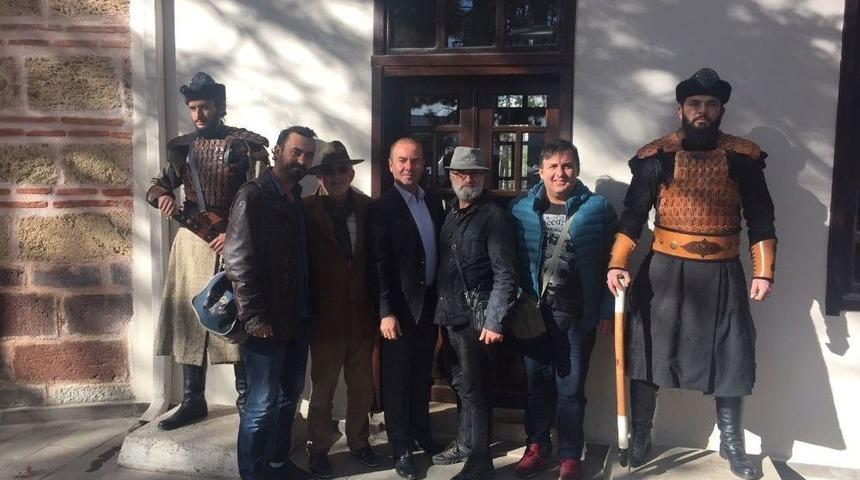 Usta K&ouml;şe Yazarı Ve Tiyatro Eleştirmenlerinden Bilecik Gezisi