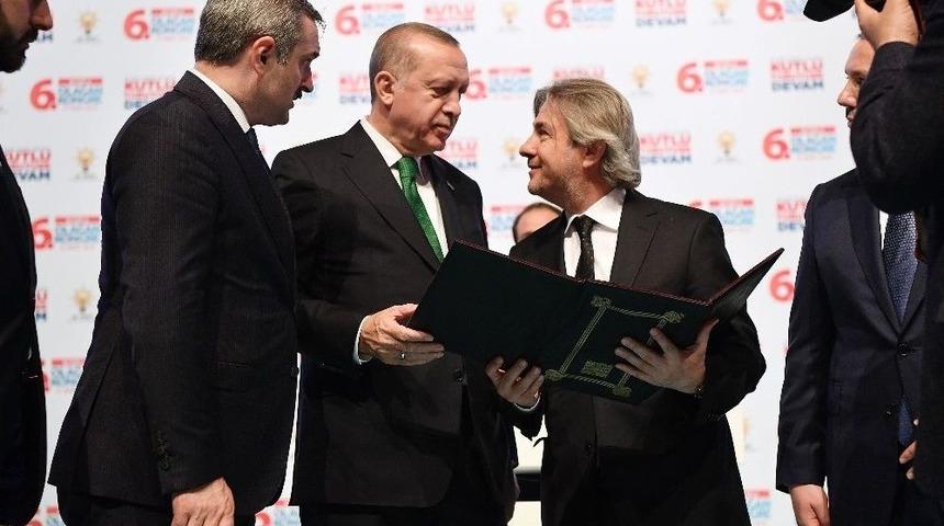 Cumhurbaşkanı Erdoğan, Beyoğlu&rsquo;ndan &Ouml;vg&uuml;yle Bahsetti