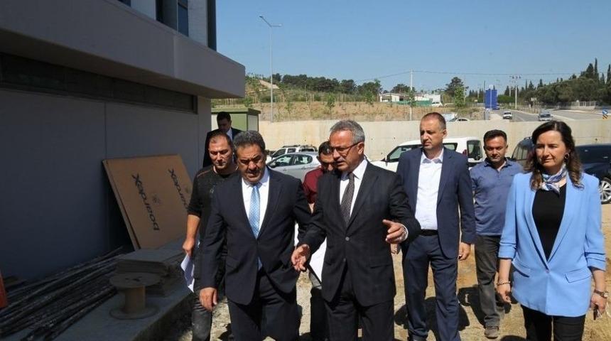 Başkan K&ouml;şker Ve Kaymakam G&uuml;ler Mevlana Modern Pazaryeri&rsquo;ni Gezdi