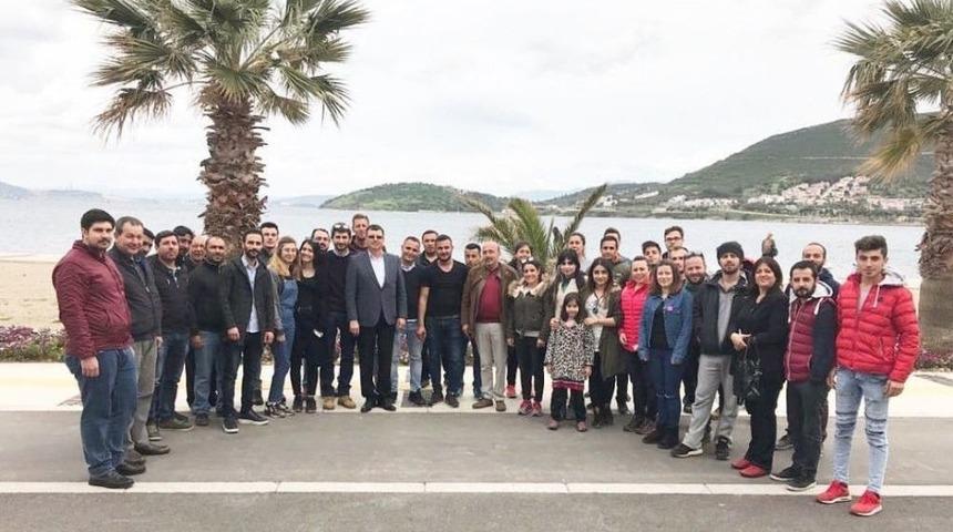 Ak Parti Fo&ccedil;a Gen&ccedil;lik Kolları, Asker Adaylarını Uğurladı