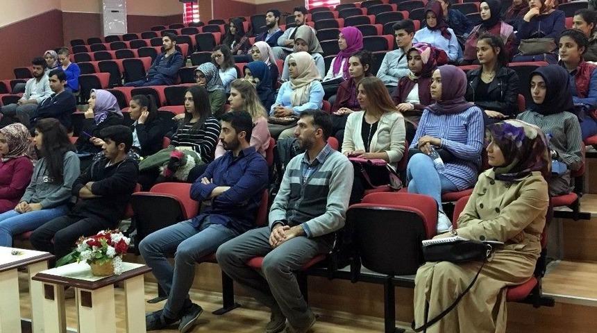 &Uuml;niversitede "iş Arama Becerileri" Konferansı