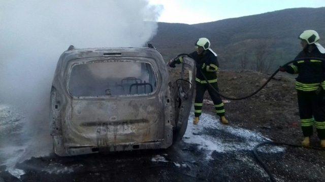 Bingöl’de Seyir Halindeki Araç Yandı