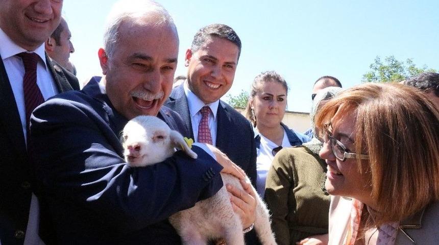 Bakan Fakıbaba: "trump Bug&uuml;n Var Yarın Yok, İslam Alemi Hep Olacaktır"