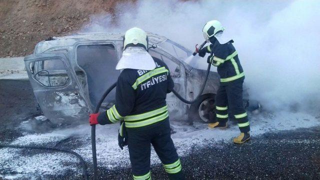 Bingöl’de Seyir Halindeki Araç Yandı