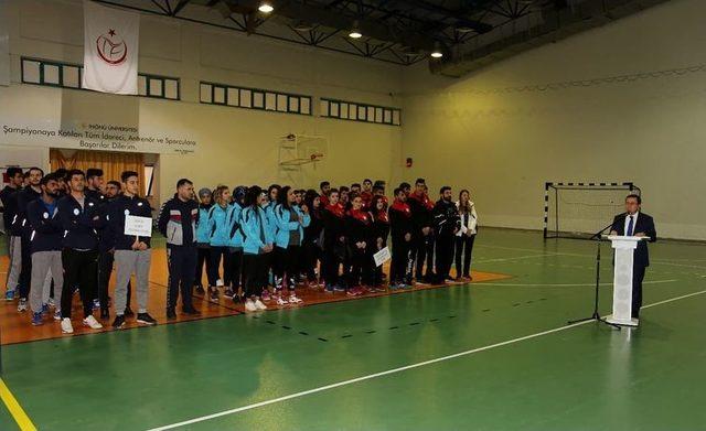&Uuml;niversitelerarası Voleybol 2. Lig M&uuml;sabakaları Başladı 1