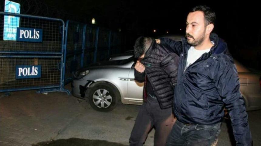 &Ccedil;aldığı &Ccedil;ikolatayı Yerken Yakalandı