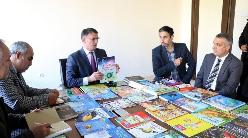 Kayapınar&rsquo;daki Okullara 50 Adet Zenginleştirilmiş K&uuml;t&uuml;phane Yapılıyor