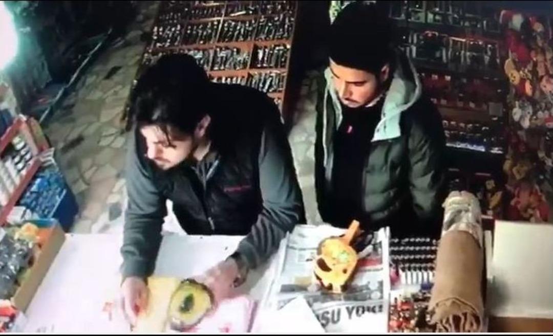 (&ouml;zel) İstanbul&rsquo;da Sahte Euro İle İş Yerlerini Dolandıran Zanlı Yakalandı