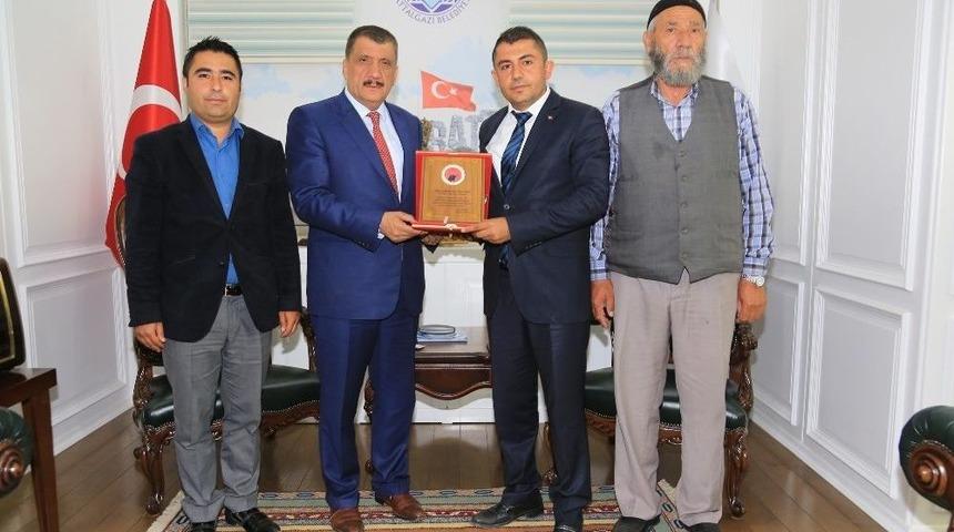 G&uuml;venlik Korucuları Ve Şehit Aileleri Derneğinden G&uuml;rkan&rsquo;a Ziyaret