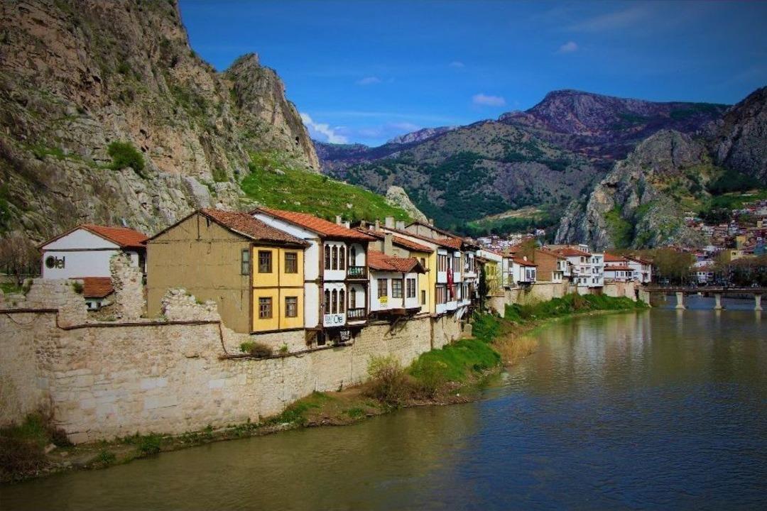 200 Yıllık Konaklar 2 Bin Yıllık Surların &Uuml;st&uuml;nde