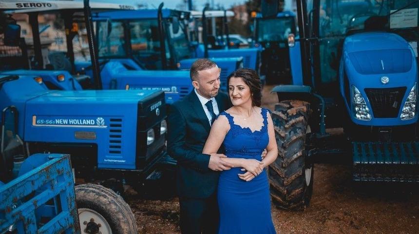Trakt&ouml;r Galerisi Gelin Ve Damat İ&ccedil;in St&uuml;dyo Oldu