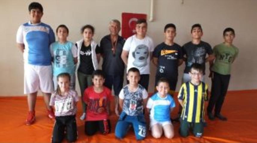 Burhaniyeli Gen&ccedil;ler Ata Sporuna Merak Sardı