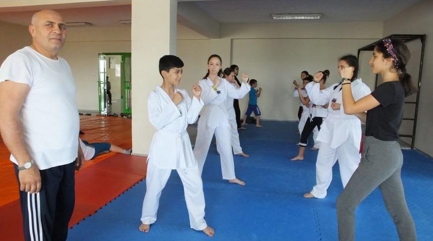 Burhaniye&rsquo;de Tekvando Sporuna İlgi B&uuml;y&uuml;k