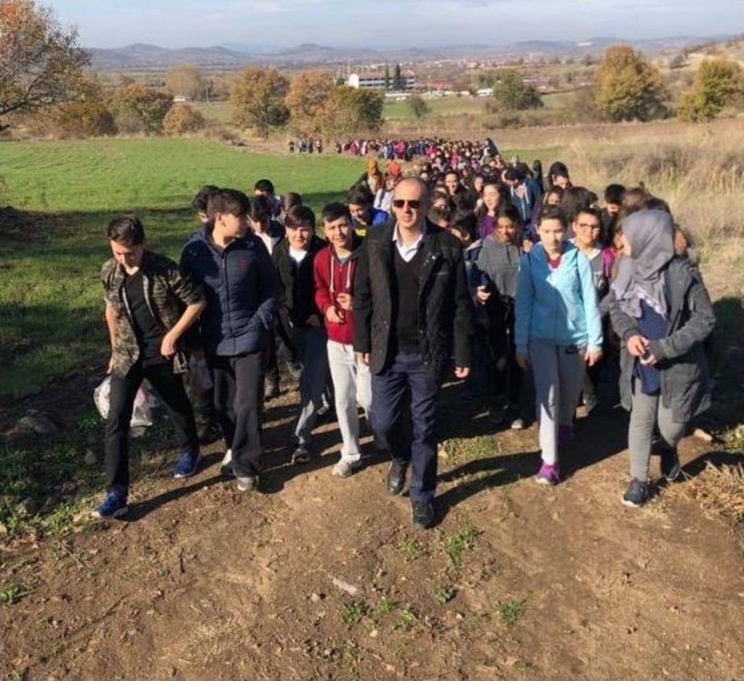 &Ouml;ğrencilerden &rsquo;toprağa Ve Doğaya Saygı&rsquo; Y&uuml;r&uuml;y&uuml;ş&uuml;