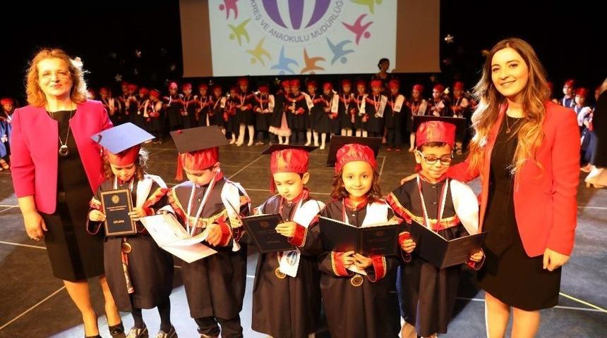 Ga&uuml;n Miniklerinin Mezuniyet Heyecanı