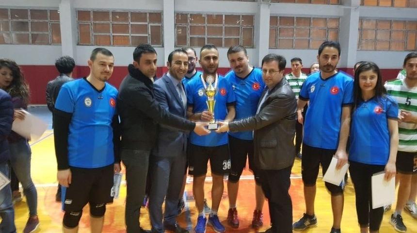 Hakkari&rsquo;de &lsquo;&ouml;ğretmenler Arası Voleybol Turnuvası&rsquo; Sona Erdi
