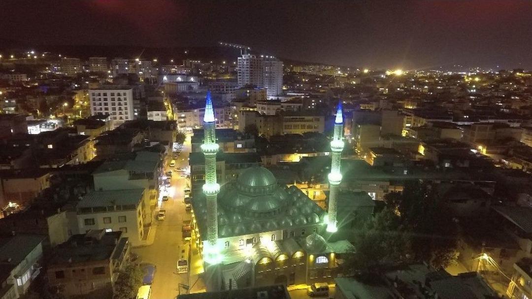 Buca&rsquo;da Camiler Işıl Işıl