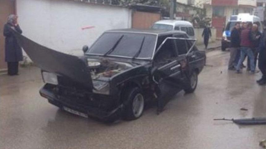 Bursa&rsquo;da Yolcu Minib&uuml;s&uuml; Otomobile &Ccedil;arptı