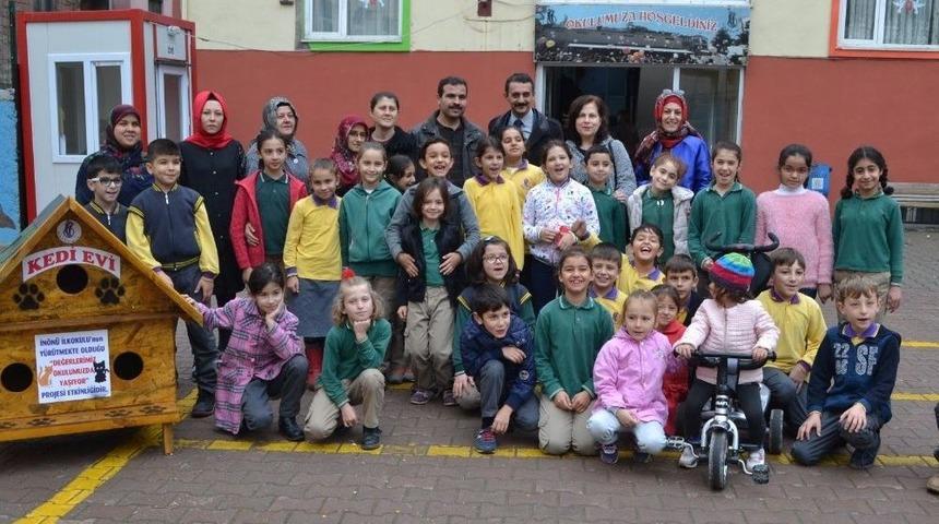 &Ouml;ğrenciler B&uuml;y&uuml;k G&ouml;n&uuml;lleriyle Kedi Evi Yaptılar