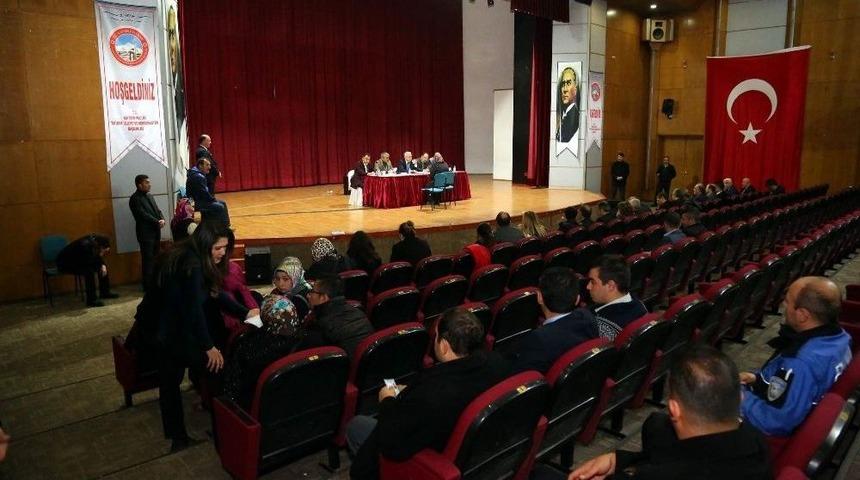 Vali Kam&ccedil;ı Vatandaşların Sorun Ve Taleplerini Dinledi