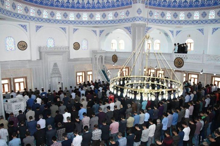 Üniversite Cami İbadete Açıldı