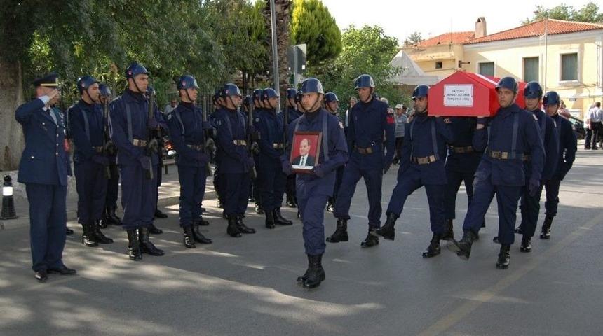 Emekli Tuğgeneral Akar, Askeri T&ouml;renle Uğurlandı