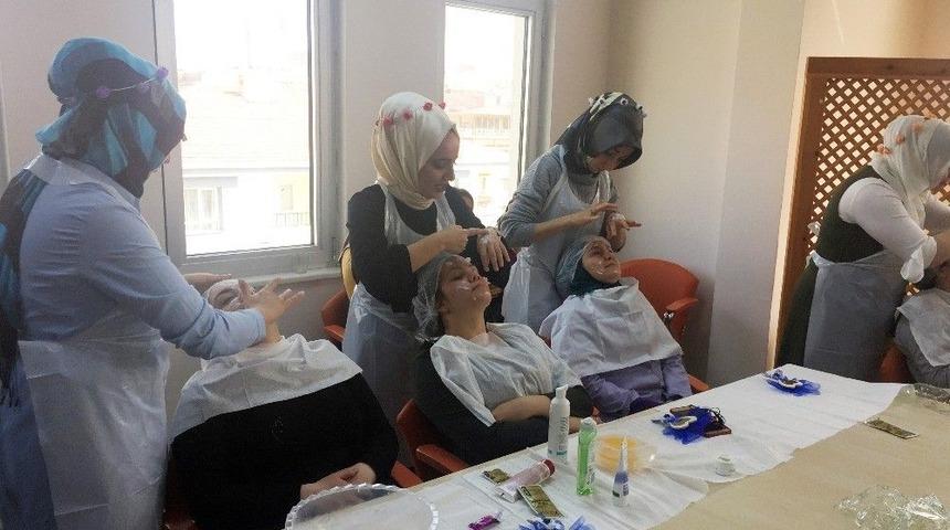 Pursaklar Belediyesi&rsquo;nde Uygulamalı Cilt Bakımı Kursu