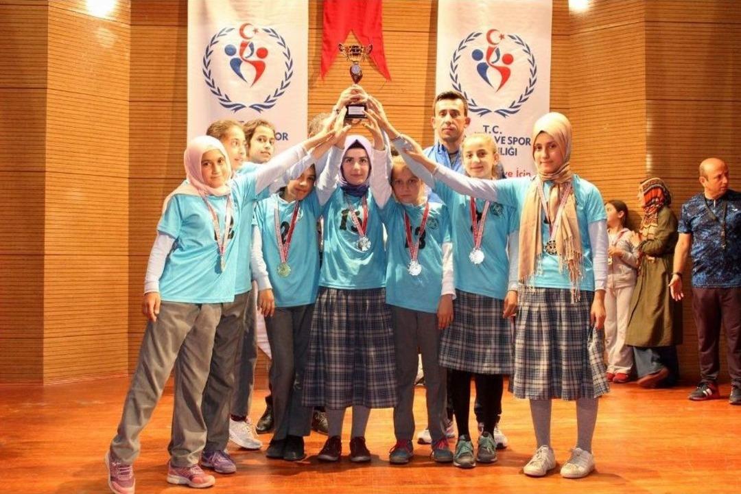 &Ccedil;ocuk Oyunları Şenliğinin &Ouml;d&uuml;lleri Verildi