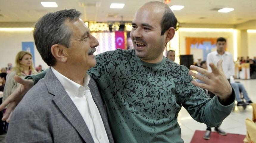 Tepebaşı’ndaki İlk İftarda Engelli Aileleri Bir Araya Geldi