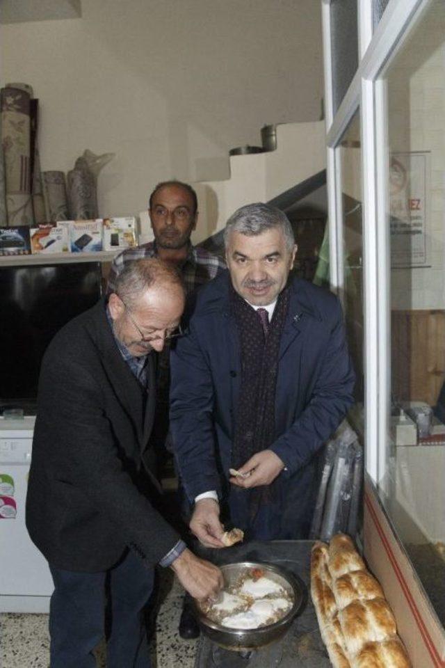 Başkan Çelik, Tomarza’da Asfaltlama Çalışmalarına Katıldı
