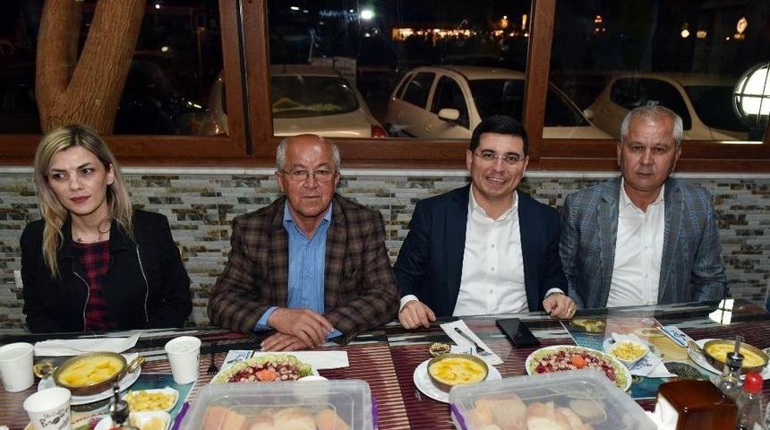 Kepez Belediye Başkanı T&uuml;t&uuml;nc&uuml;, Muhtarlarla Buluştu