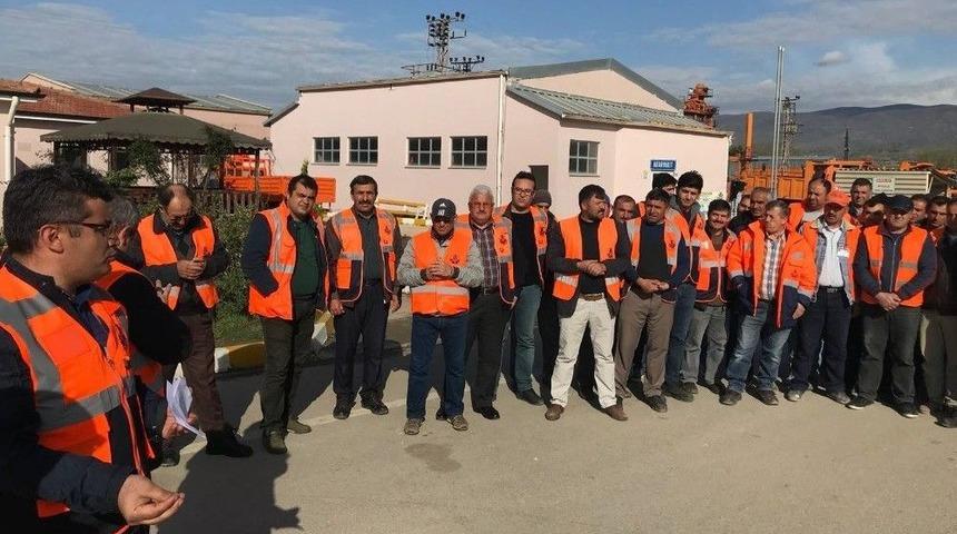 Karayolları Yol Bakım İşinde &Ccedil;alışanlardan İş Bırakma Eylemi