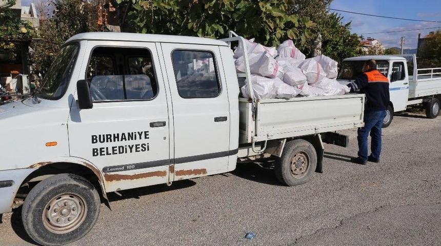 Burhaniye Belediyesi İhtiya&ccedil; Sahipleri İ&ccedil;in &Ccedil;alışıyor