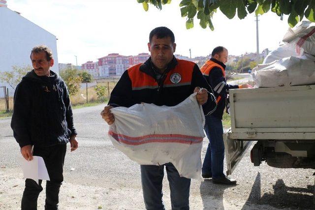 Burhaniye Belediyesi İhtiyaç Sahipleri İçin Çalışıyor