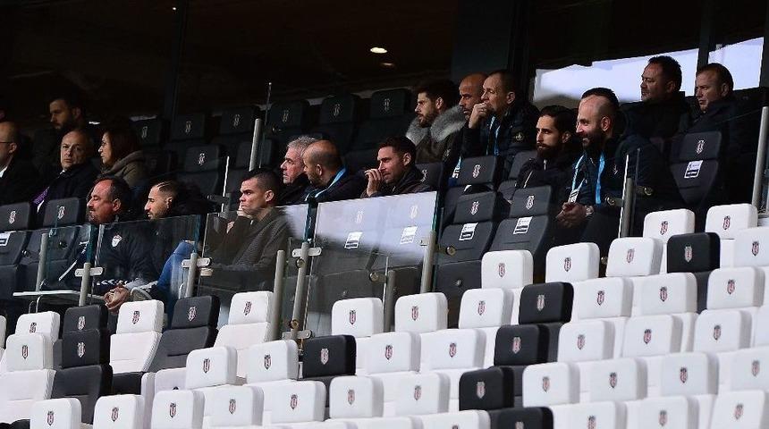 Yıldızlar Trib&uuml;nde