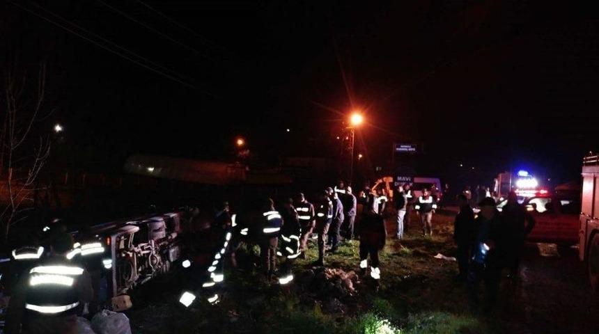 Midib&uuml;s Şarampole Devrildi: 13 Yaralı