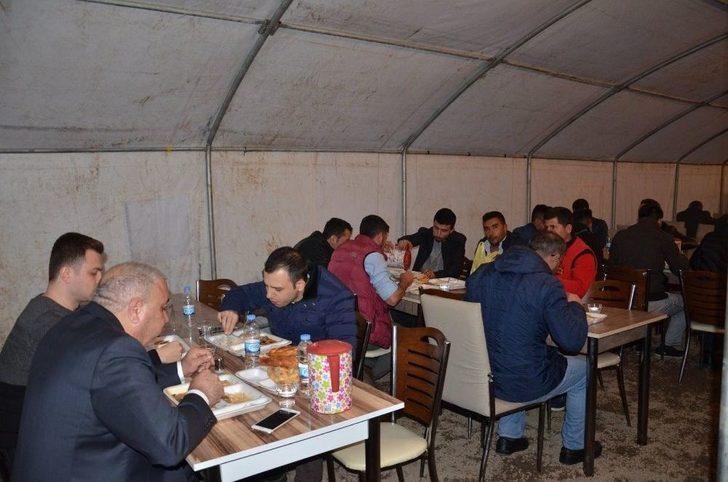 Başkan Kılıç, Orucunu İftar Çadırında Açtı G1