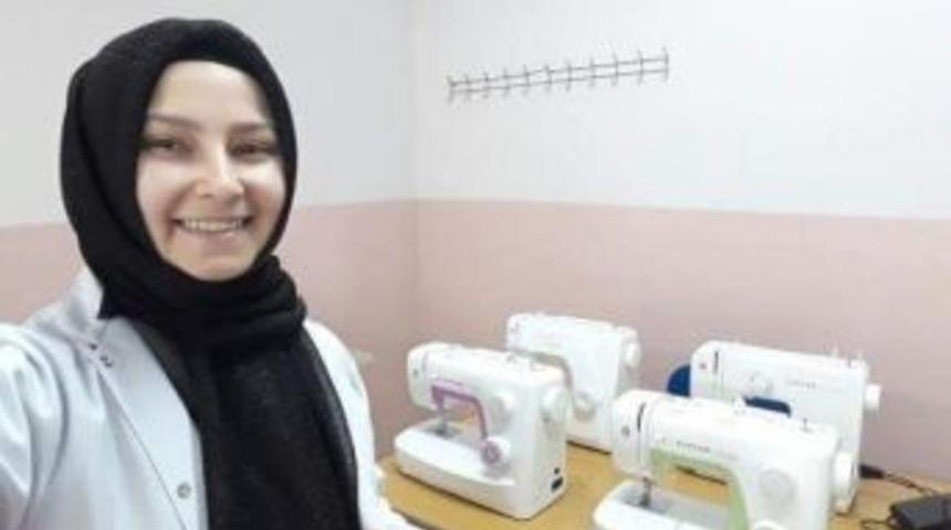 Kursta Dikiş Yaptılar Kazandıkları Para İle Kendilerine Makina Aldılar