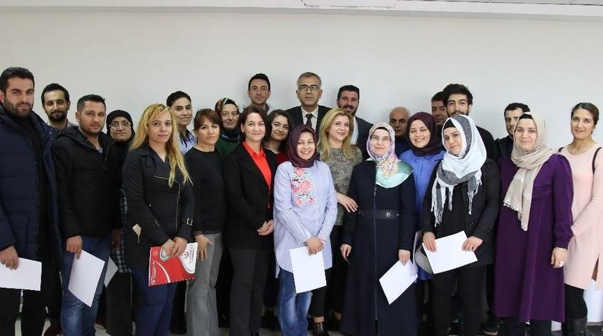 Evde Sağlık &Ccedil;alışanlarına Sertifikaları Verildi