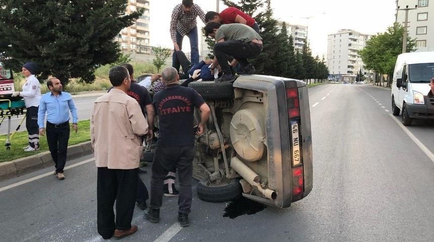 Kontrolden &Ccedil;ıkan Otomobil Ağa&ccedil;lara &Ccedil;arparak Durabildi