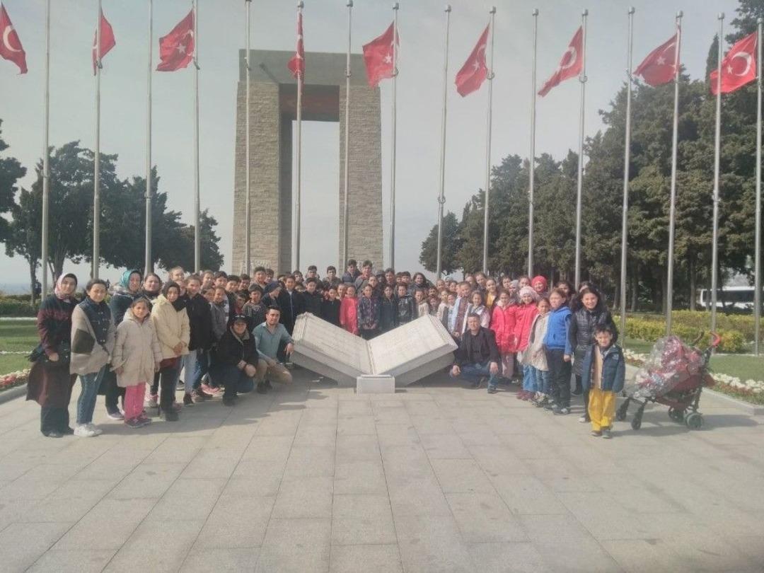 Pazarlarlı &Ouml;ğrenciler &Ccedil;anakkale&rsquo;de