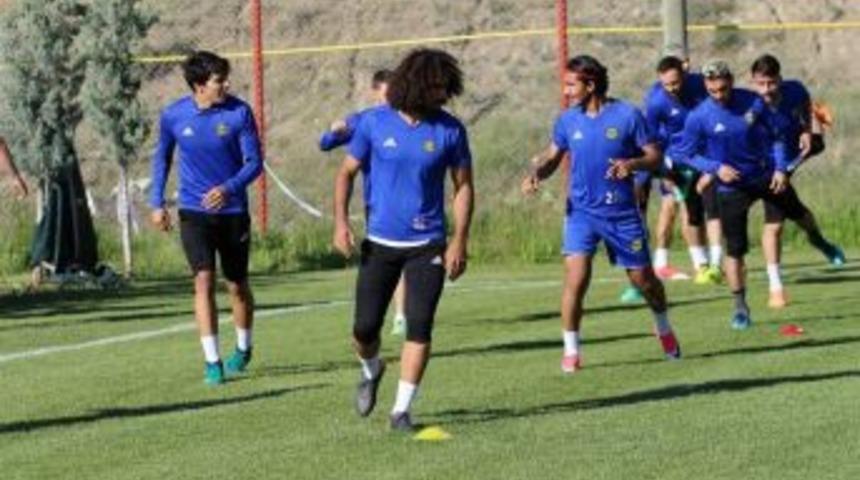 Evkur Yeni Malatyaspor Top Başı Yaptı